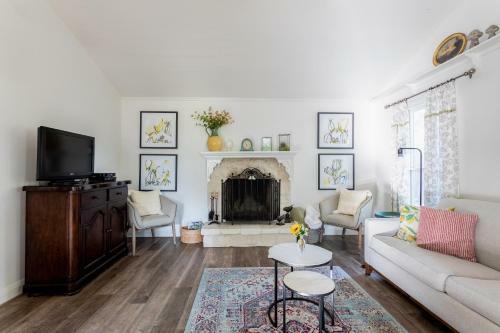 Creek Street Cottage