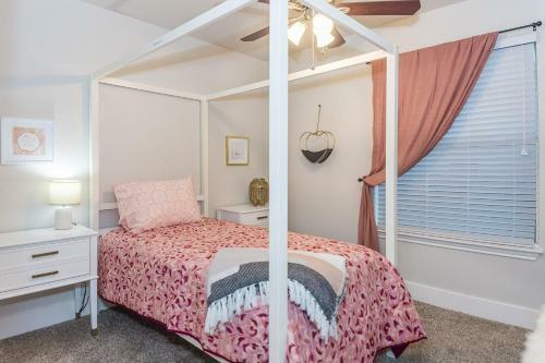 Fredericksburg Fun Three Apts