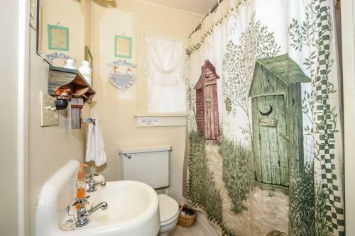 Deannie's Cottage Home