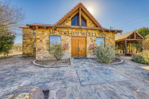 The Almond @ Mendelbaum Winery Guest Cabins