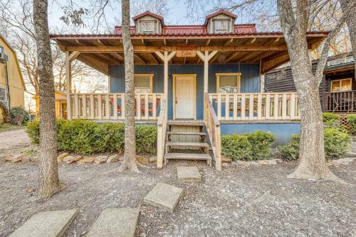 The Almond @ Mendelbaum Winery Guest Cabins
