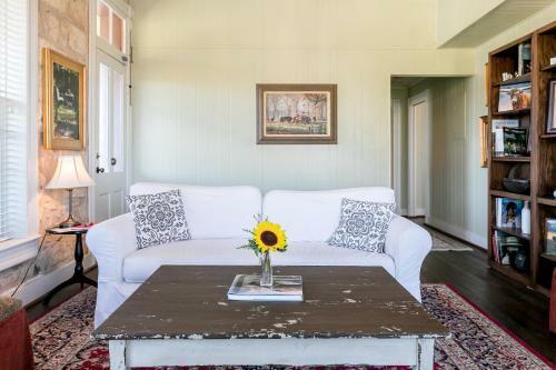 Apartamento Fountain Suite - On Main St - Pet-friendly