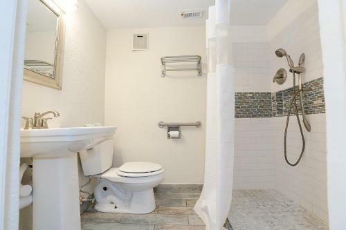 Posada Newly Listed Seaside Retreat With 2 Pools