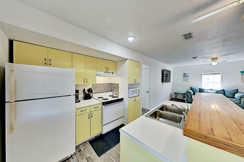 Updated Home With Firepit - Walk To Fulton Beach Home