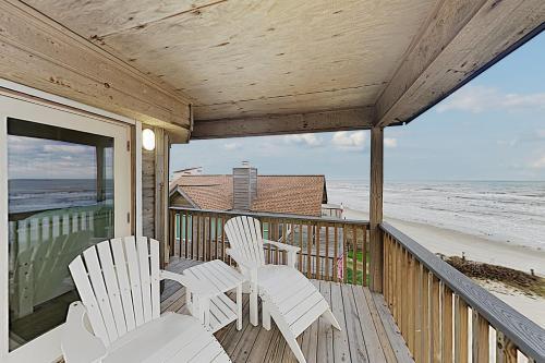 Exquisite Gulf-front Home With Steps To Beach Home