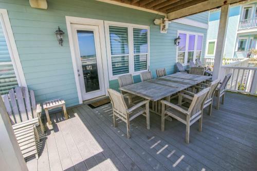 Kathie's Beachfront Kottage By Ryson Vacation Rentals