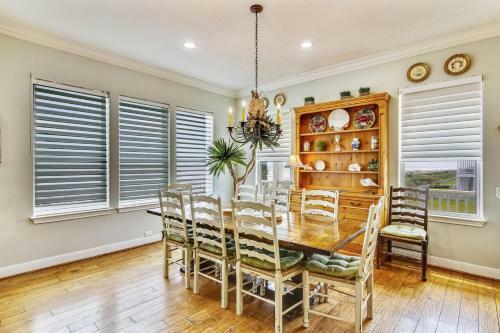 Kathie's Beachfront Kottage By Ryson Vacation Rentals