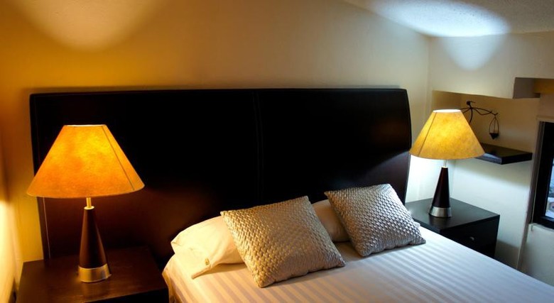 Aztic Hotel And Executive Suites