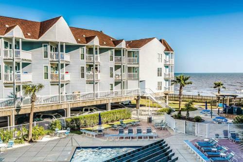 Apartamento Elegant Condo With Pool Steps To The Beach
