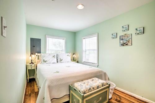 Upscale Galveston Cottage With Wraparound Deck!