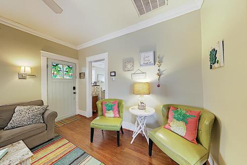 New Listing! Endless Summer - Walk To Beach! Home