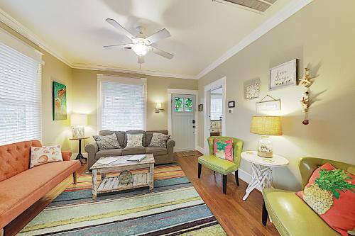 New Listing! Endless Summer - Walk To Beach! Home