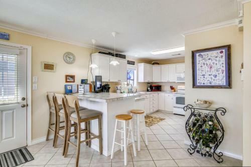 Barefoot Pelican By Ryson Vacation Rentals