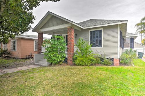 Modern Bungalow Walk To Cafes And Restaurants!