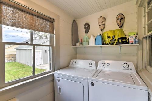 Modern Bungalow Walk To Cafes And Restaurants!