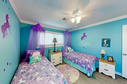 Exceptional Vacation Home In Jamaica Beach Home