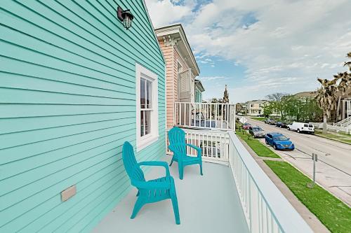 Downtown Home - Modern Updates - Near Beach