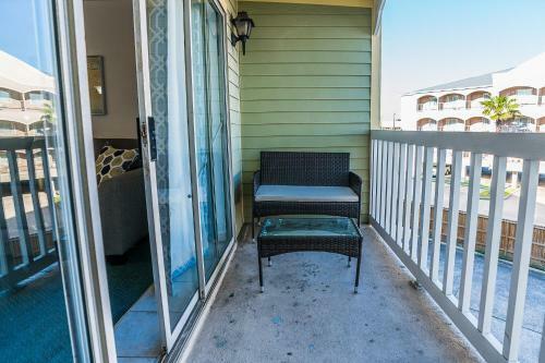 Available Mardi Gras , Updated Beachfront Condo