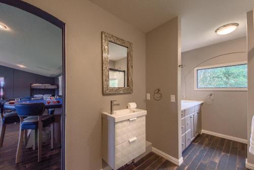 Hill Country Getaway Br 2230b Home
