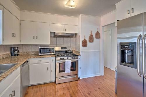 Upscale Home 5 Blocks To Georgetown Square!