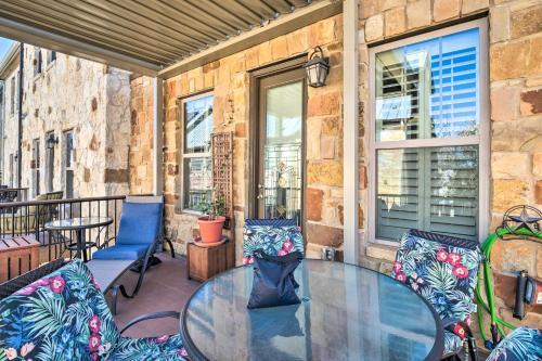 Pet-friendly Townhome About 2 Mi To Town Square!