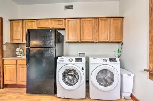 Galveston Blue Bungalow - Walk To Beach!