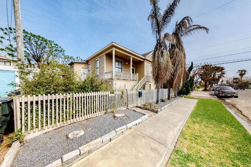 Pineapple House