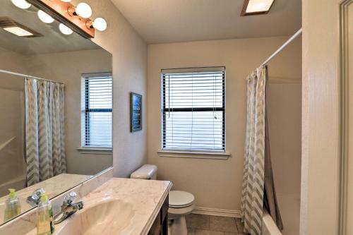 Waterfront Granbury Home With 3 Decks And Lake Access!