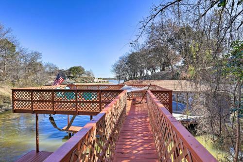 Waterfront Granbury Home With 3 Decks And Lake Access!