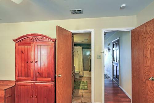 Waterfront Granbury Home With 2 Decks And Lake Views!