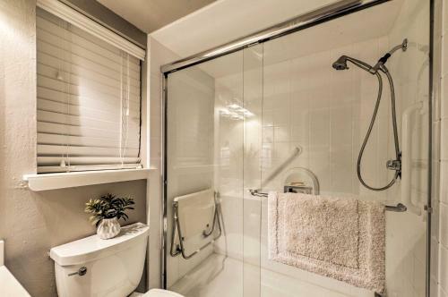 Bright N Breezy Waterfront Lake Granbury Getaway!