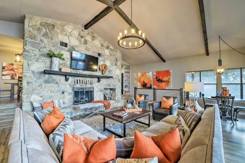 Bright N Breezy Waterfront Lake Granbury Getaway!