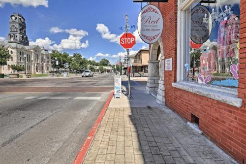 Chic Historic Granbury Apt Seen On Cash Pad!
