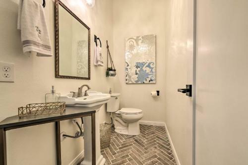 Apartamento Chic Oz Condo With Balcony On Granbury Square!