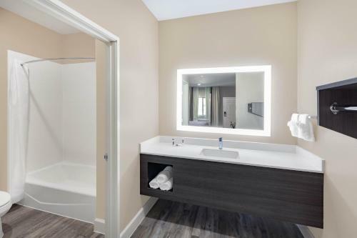 Hotel Super 8 By Wyndham Houston Nw Beltway 8