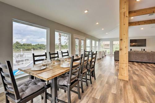 Home With Deck And Dock On San Jacinto River!