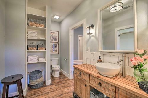 Kerrville Cottage With Rustic Charm And Backyard!