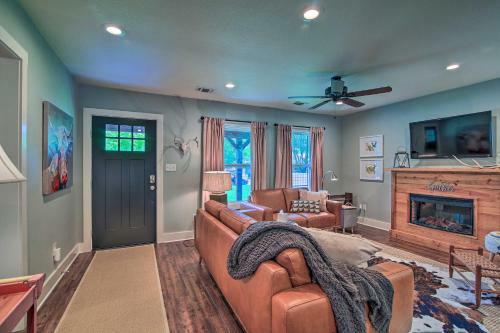 Kerrville Cottage With Rustic Charm And Backyard!