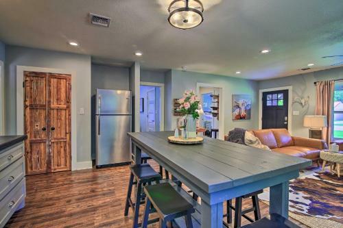 Kerrville Cottage With Rustic Charm And Backyard!
