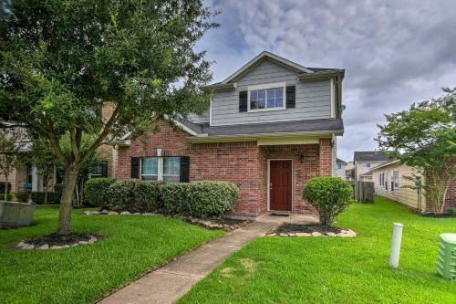 Houston Home With Yard Ideal For All Age Groups