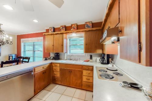 Crestwood Getaway