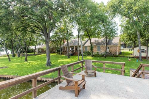 Buck's Lakeview Retreat