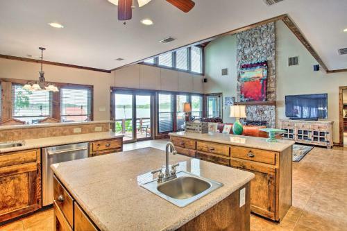 Spacious Cedar Creek Lake Home With Deck And Dock!