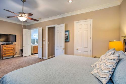 Spacious Lakefront Home With Deck And Fire Pit!