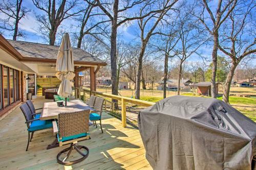 Luxury Waterfront Getaway On Cedar Creek Lake