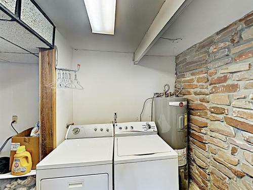 New Listing! Mid-century Modern Lake House With Pool Home