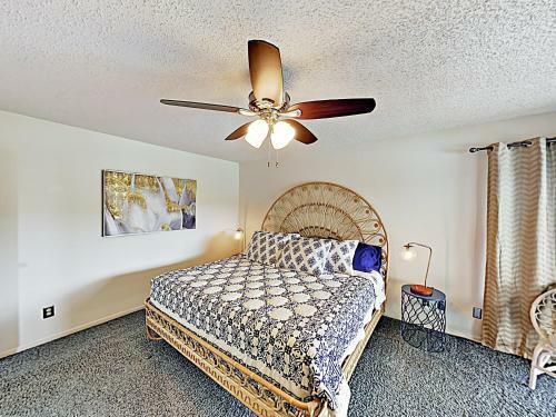 New Listing! Mid-century Modern Lake House With Pool Home