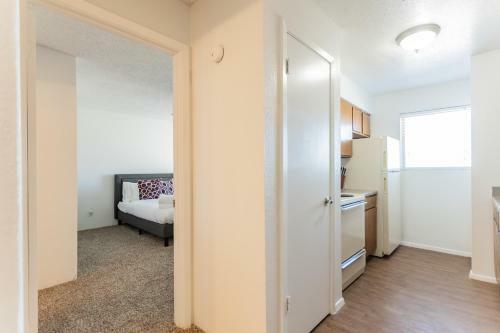 Apartamento Newly Renovated Midland Flat + Pool