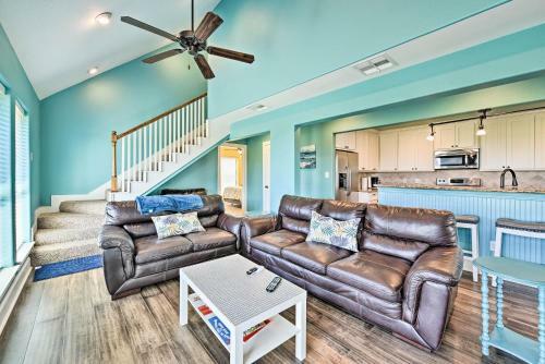 Matagorda Townhome With Deck, Views, Pool Access