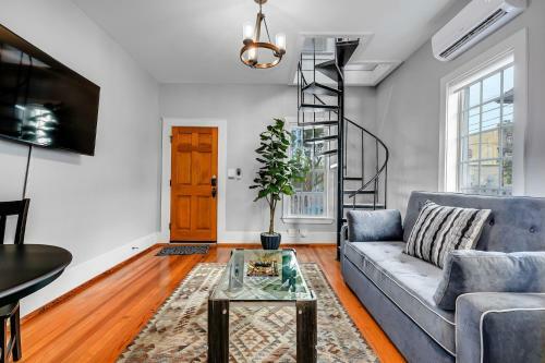 Downtown Marble Falls Boutique House